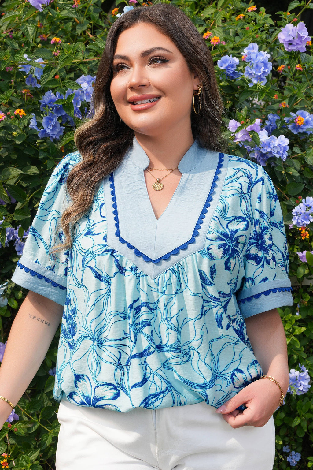 The Ivy Scallop Trim Floral Short Sleeve Blouse