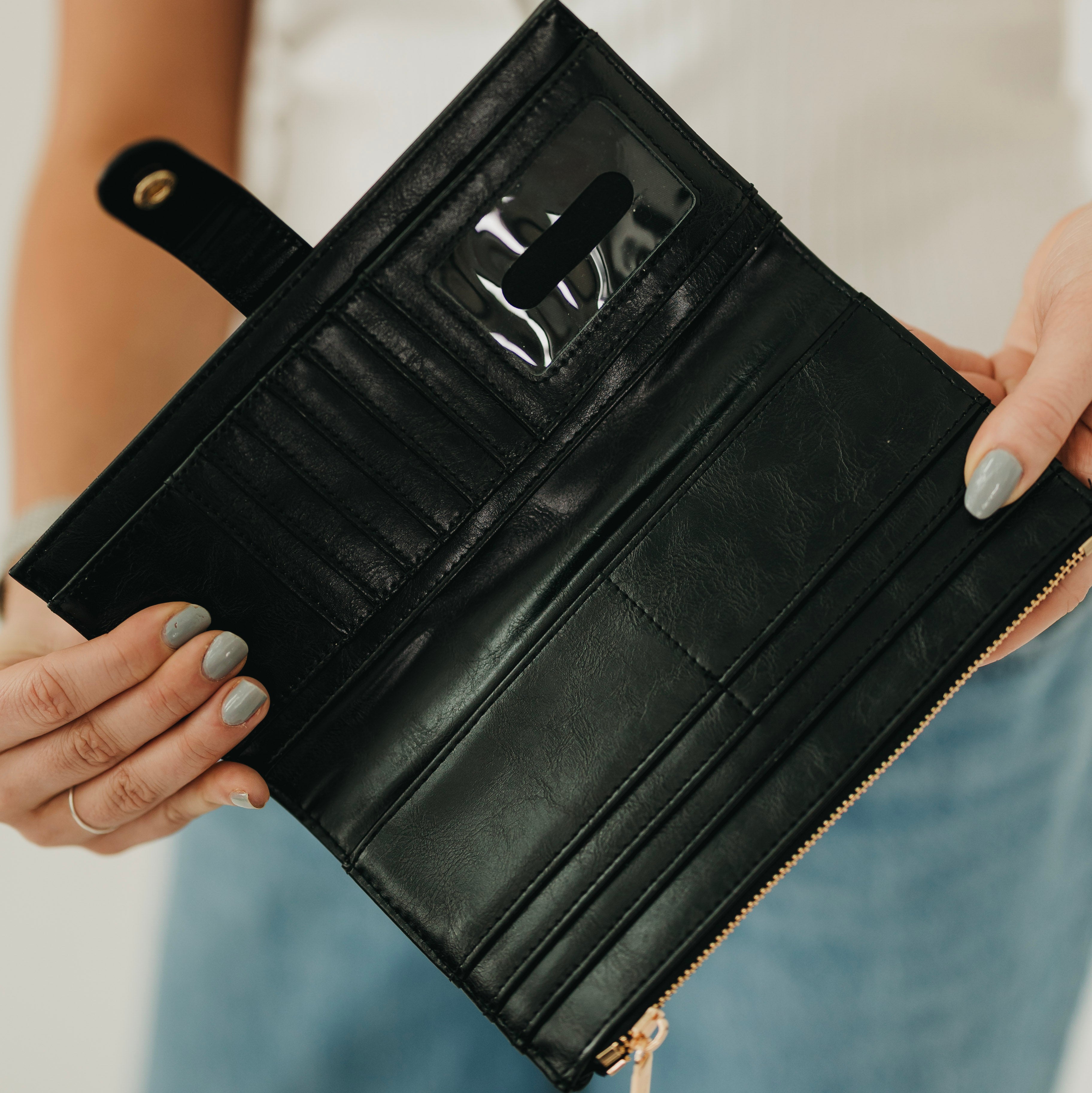 The Essentials Carry all Wallet