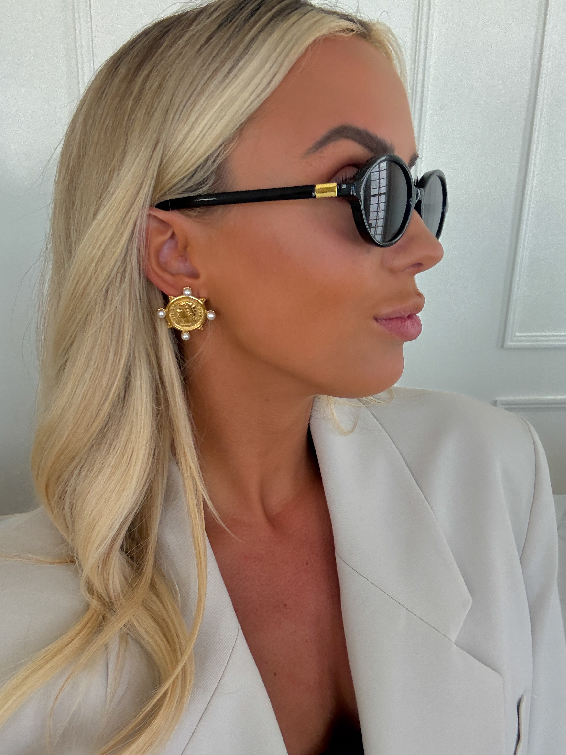 THE SIENNA PEARL COIN EARRINGS