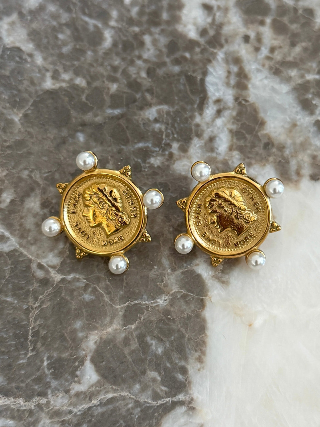 THE SIENNA PEARL COIN EARRINGS