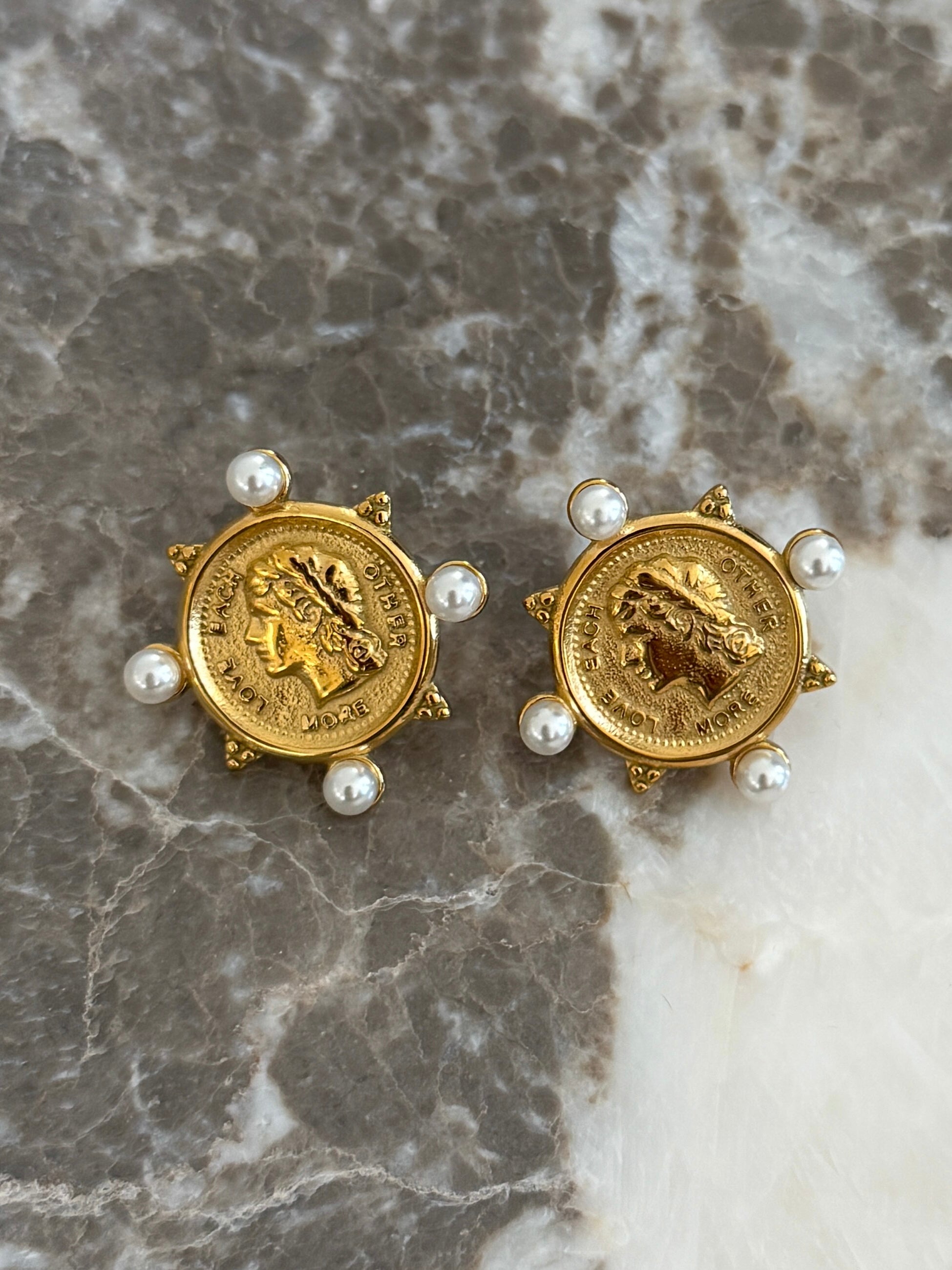 THE SIENNA PEARL COIN EARRINGS