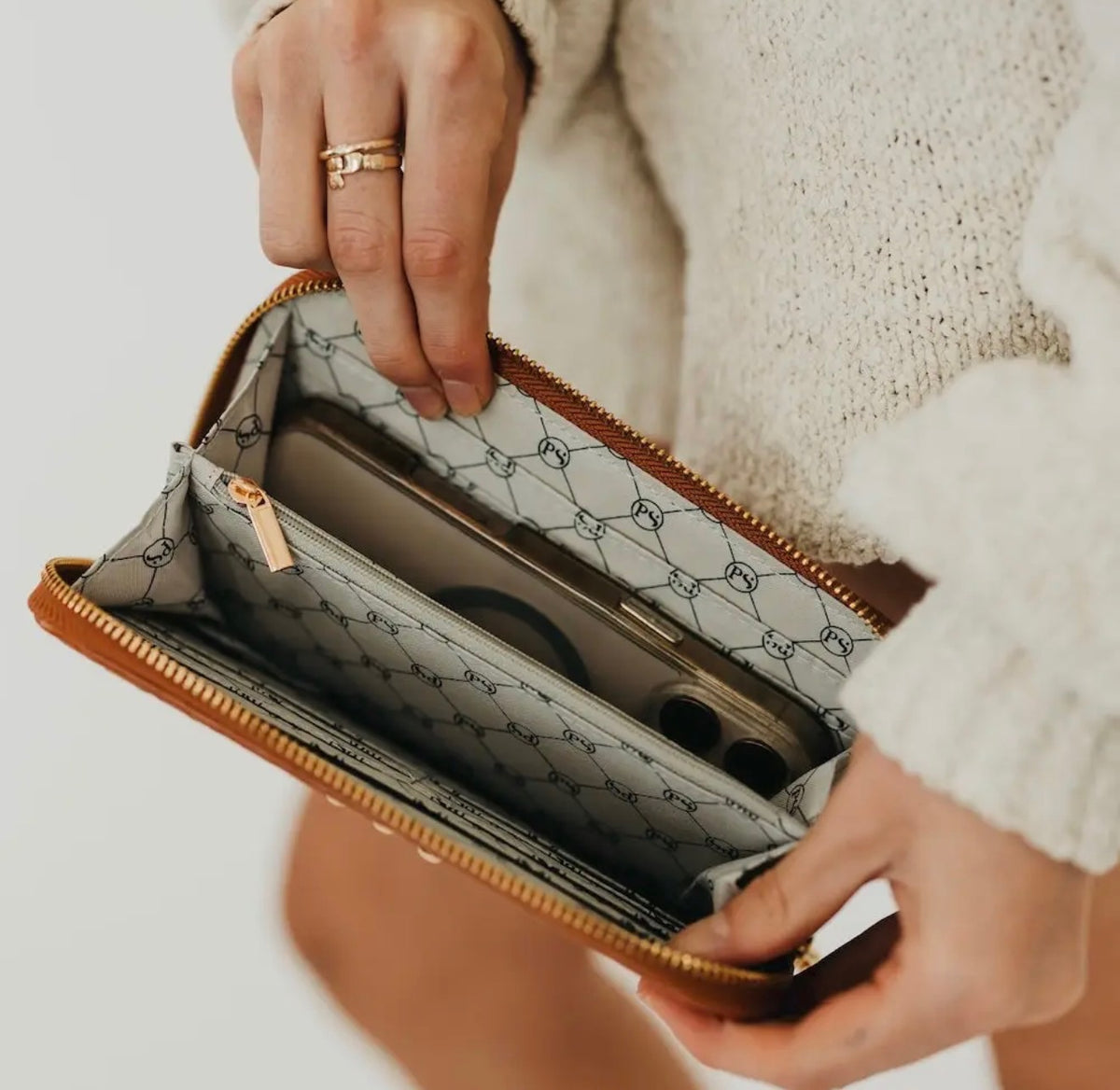 The Delilah Woven Wallet