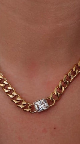 THE LAYLA CHAIN WITH DIAMOND PENDANT NECKLACE