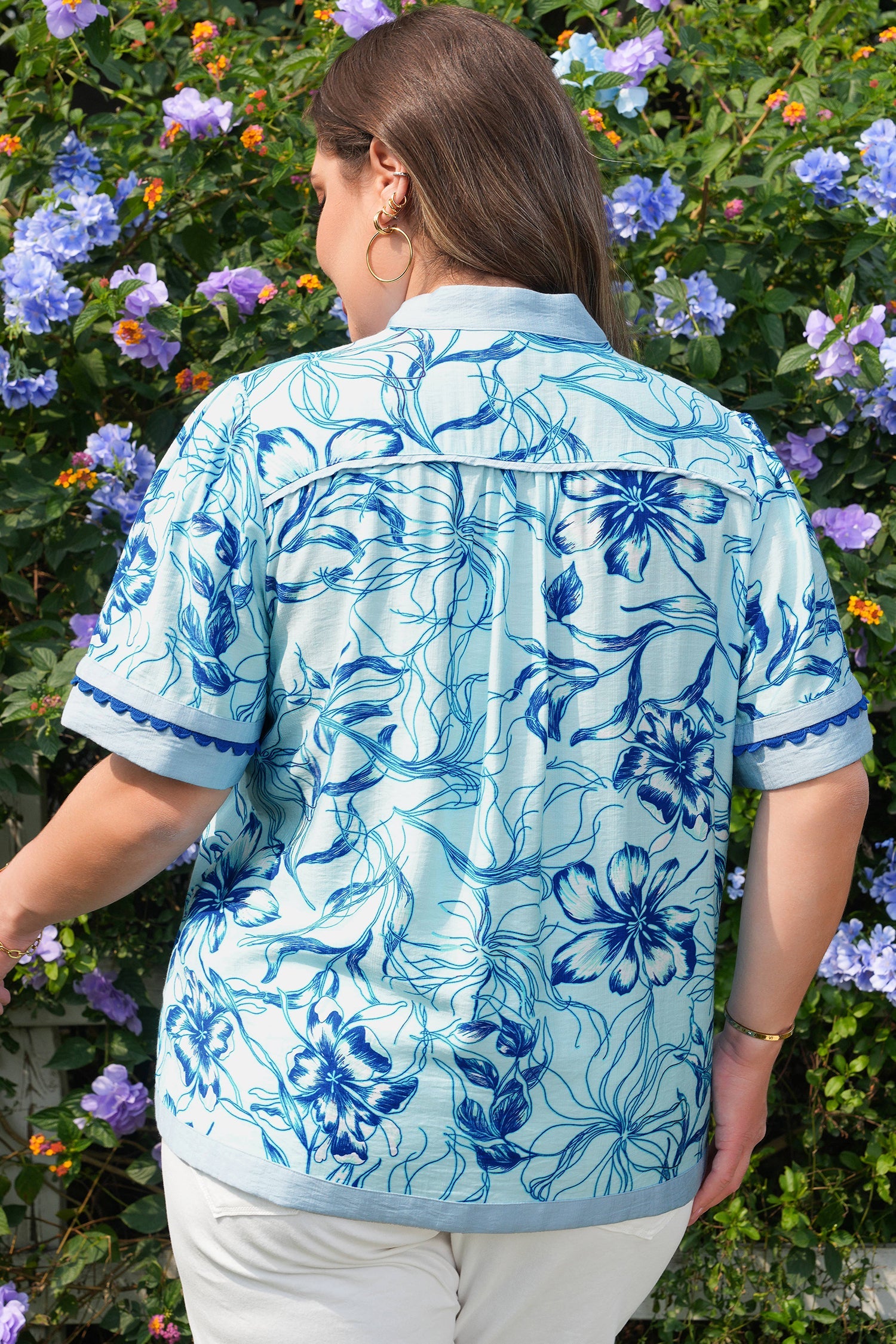 The Ivy Scallop Trim Floral Short Sleeve Blouse